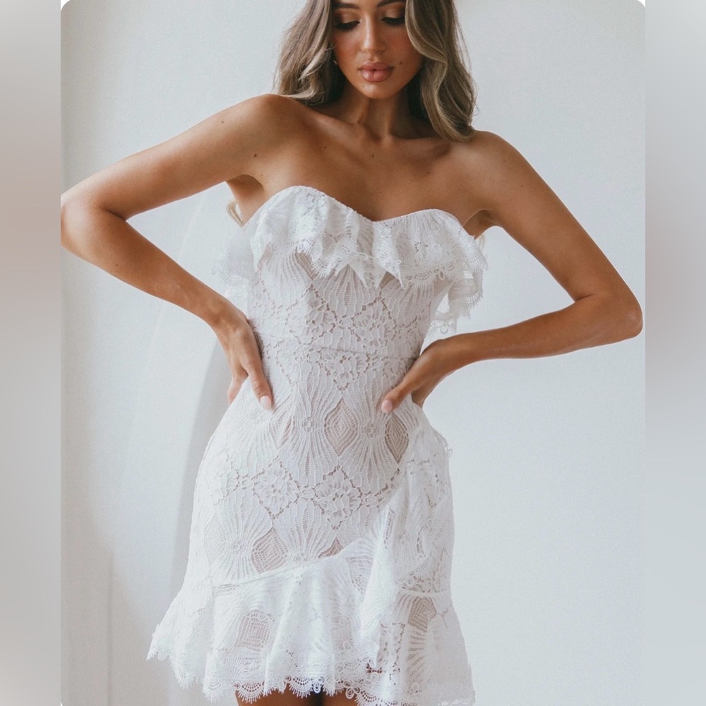 Selfie Leslie September White Lace Strapless Dress